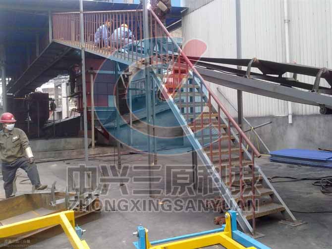 ɽ��ĳ����Ƥ���ӬF(xi��n)��